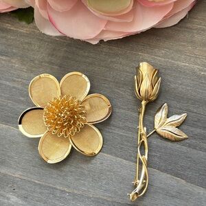 Vintage Set of Gold Tone Flower Brooches